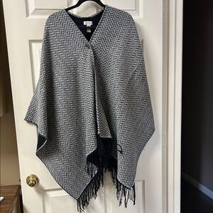 Calvin Klein Reservable Black and Gray Chevron Buttoned Sweater Cape One Size